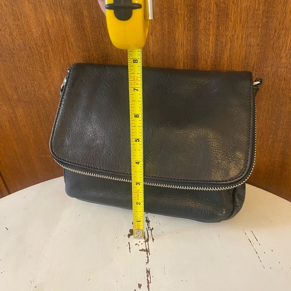 Medium size crossbody black purse - Picture 2 of 9